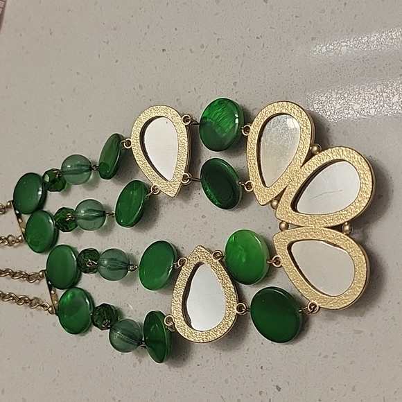 Charming Charlie Emerald Green and Gold Statement Necklace - Picture 4 of 4